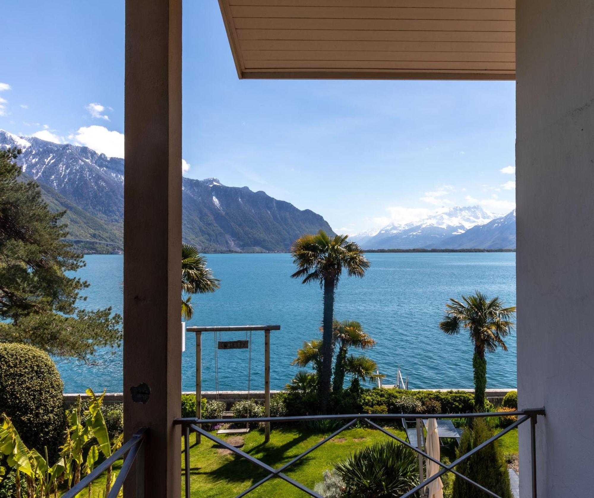 Junior Suite balcony lake & mountain view