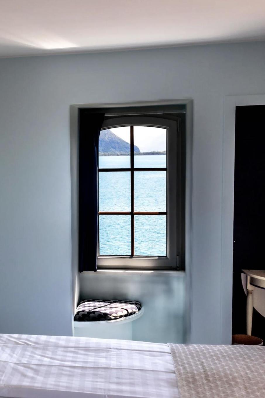 Comfort room Lake & Mountain view