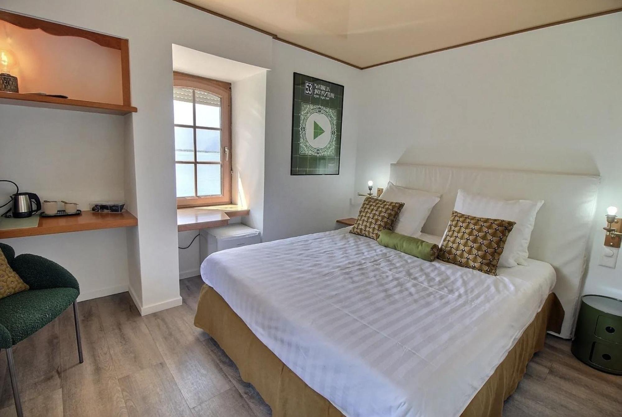Standard Room Balcony garden & lake view