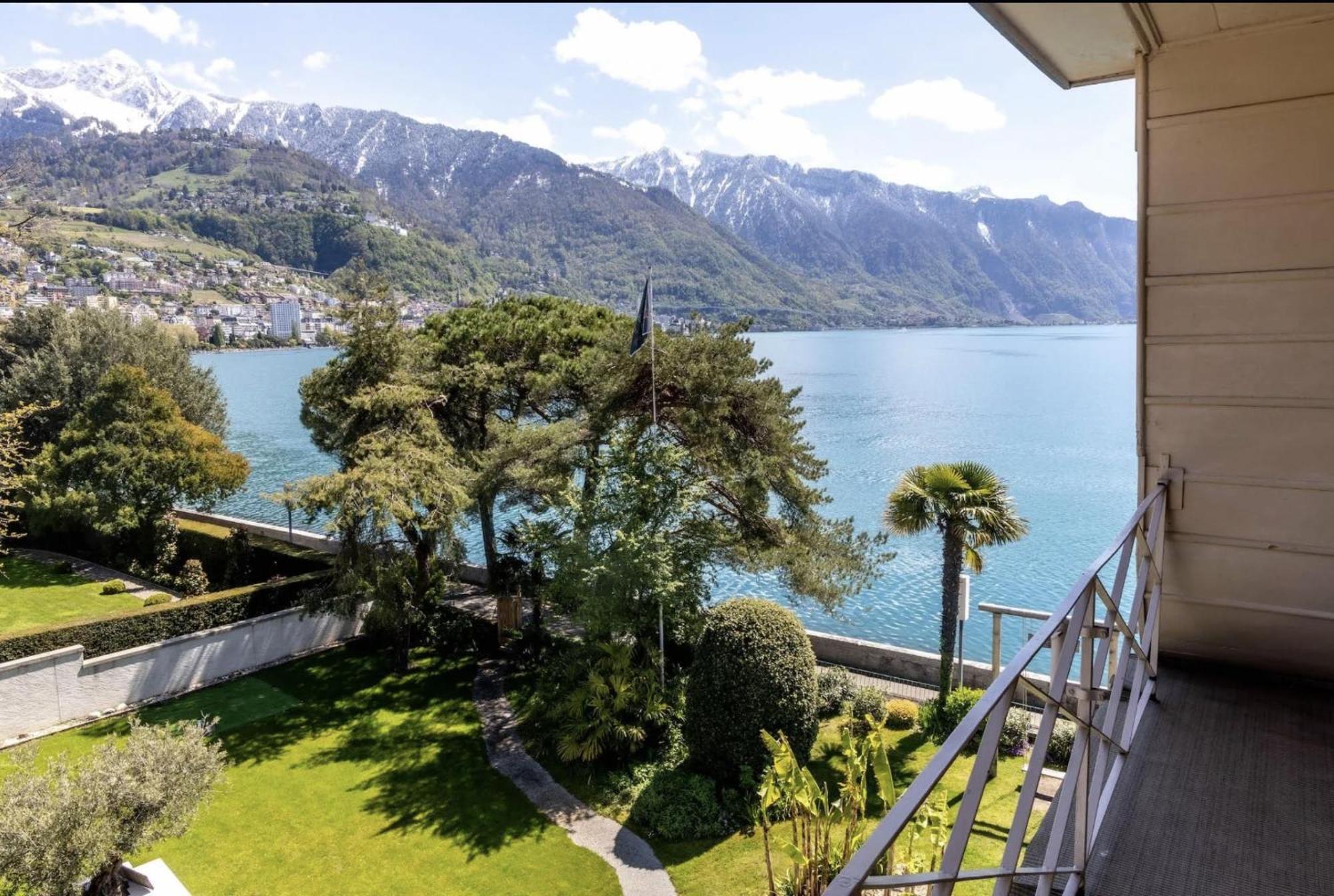 Standard Room Balcony garden & lake view